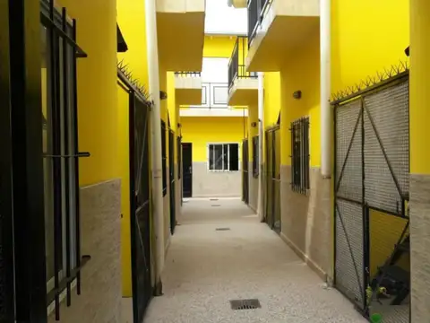 SE ALQUILA DUPLEX EN GONZALEZ CATAN 