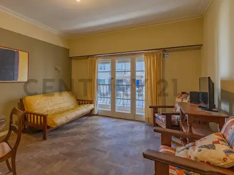 VENTA DEPARTAMENTO AL FRENTE CON BALCON 3 AMBIENTES MAS DEPENDENCIA