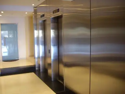 Oficina en Alquiler con 2 cocheras