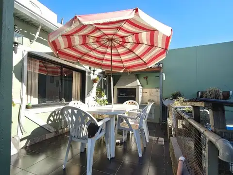 Casa 3 ambientes con lavadero parrilla, quincho y cochera múltiple