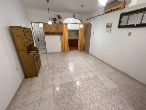 CASA EN VENTA 3 DORMITORIOS CON PATIO Y DEPTO