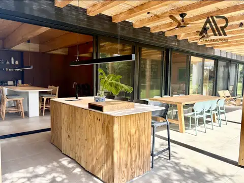 Casa en Alquiler Temporal con 2 cocheras