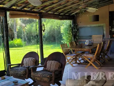 Casa 7 ambientes con 2 baños
