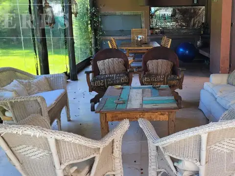 Casa en Alquiler Temporal con 2 cocheras