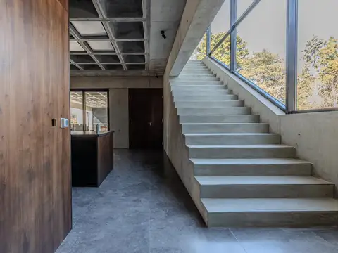 Casa 5 ambientes con 4 baños