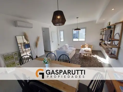 Casa 4 ambientes con 2 baños