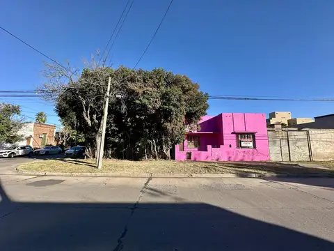 Terreno en Venta con Sup. total de 954 m2. Esquina Alberdi y Colón. Centro Campana
