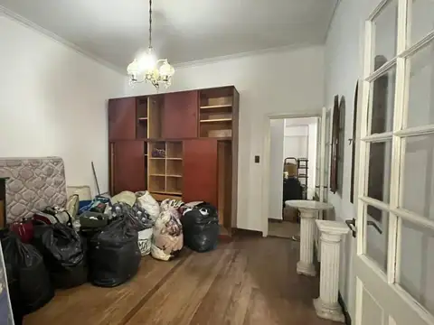 Casa en Venta Tolosa La Plata | Lote 10x60 | Parque   Pileta | Gran Potencial a Modernizar