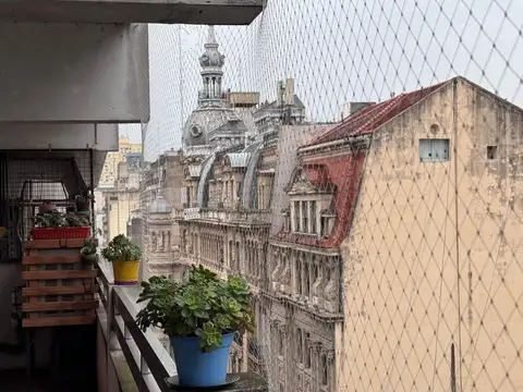 Amplio departamento en venta sobre Peatonal Córdoba. 3 dormi