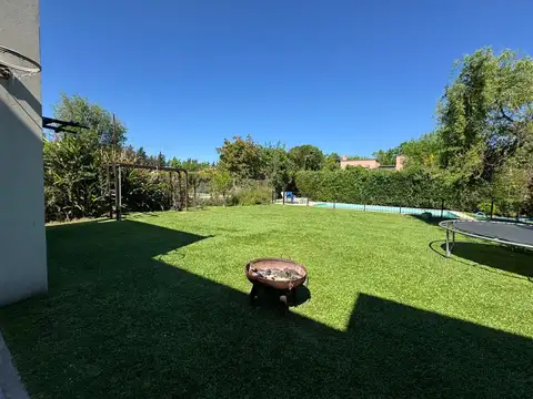 Casa en Alquiler Temporal con 2 cocheras