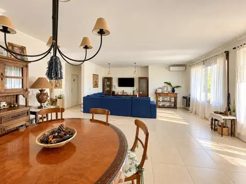 Casa en Venta con 4 cocheras