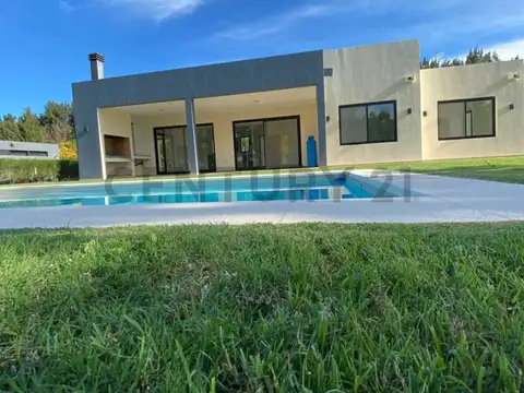 Casa en Venta con 2 cocheras