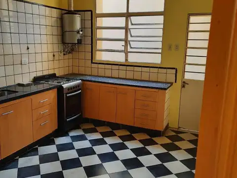 VENTA CASA 4 AMB EN JOSE LEON SUAREZ CON PARQUE