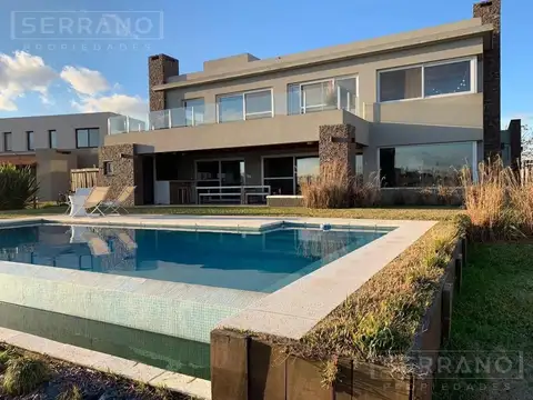 Venta casa a la laguna con tres dormitorios mas escritorio y playroom en  El Cantón, Escobar