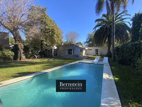 CASA EN VENTA :: PARQUE LELOIR :: 4 AMBIENTES
