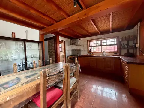 Casa 4 ambientes con 2 baños