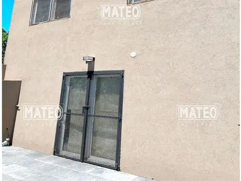 Casa en Alquiler con 1 cochera