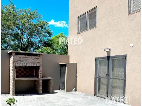 Dúplex en Alquiler en Condominio de 5 Unidades.