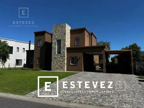 Casa 6 ambientes con 3 baños