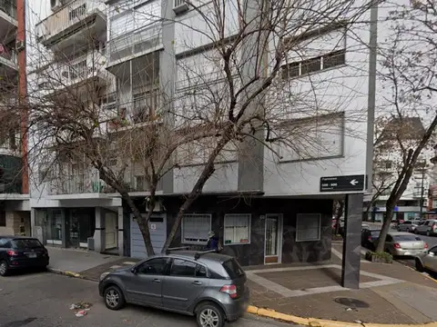 Departamento de 3 ambientes al Frente c/ Dep  y  Cochera