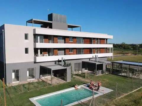 Departamento 1 Dormitorio en condominio c/cochera fisherton