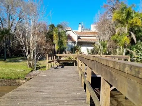 VENTA CASA 4 AMBIENTES SOBRE RIO SARMIENTO - DELTA - TIGRE