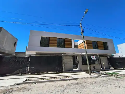 VENTA CASA TIPO DUPLEX DE TRES DORMITORIOS EN NQN
