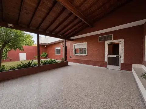 VENTA CASA 5 AMBIENTES COCHERA JARDIN VILLA TESEI
