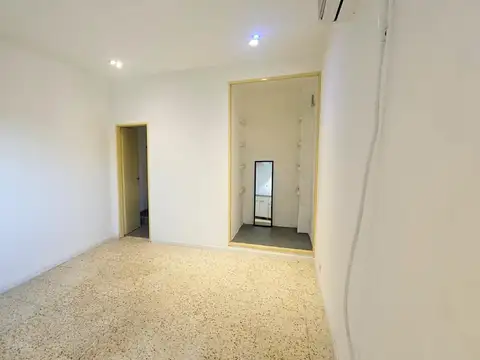 Paraná 3100, Piso 8
