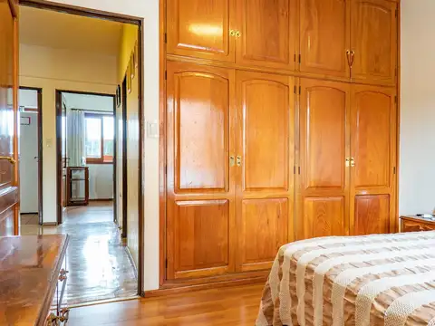 Departamento en Alquiler 3 Dormitorios con Patio Fisherton