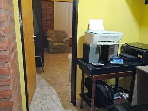Casa 6 ambientes con 2 baños