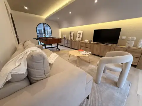 Casa 8 ambientes con 3 baños