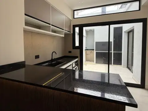 Venta PH 3 amb  contrafrente  reciclado a nuevo zona Olivos Quinta Presidencial / sin expensas 