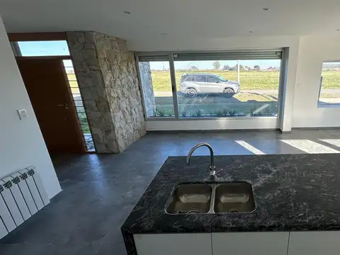 Casa en Alquiler al Este