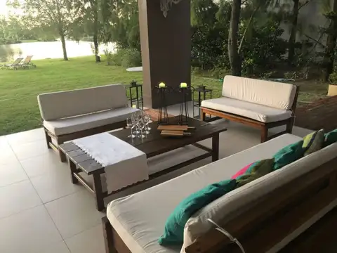 Casa en Alquiler Temporal con 4 cocheras