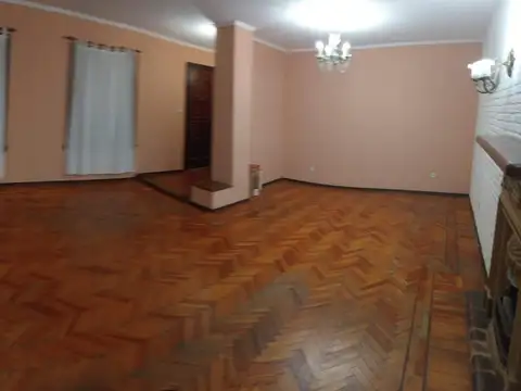 S/ Av Argentina chalet inglés 5 AMB m/bueno  2 cdras Alvear
