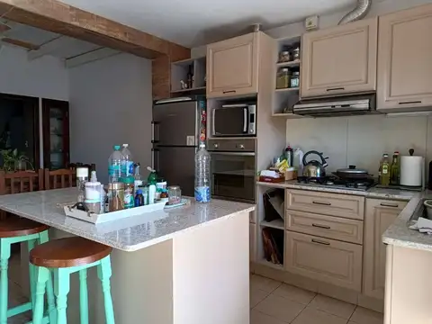 Casa en Venta con 3 cocheras