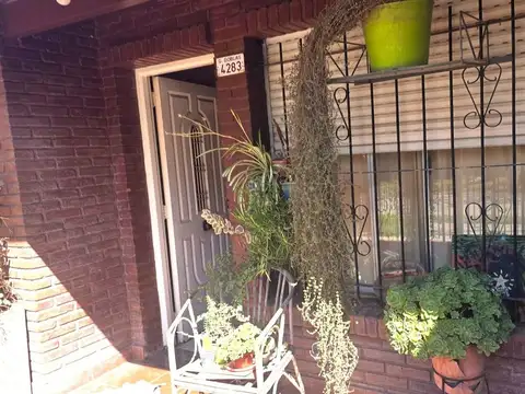 Casa 4 ambientes con 1 baño