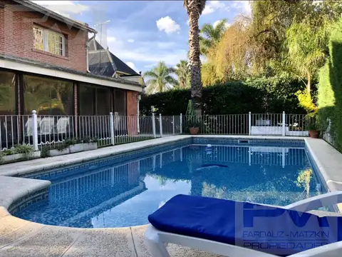 Casa 5 ambientes con 4 baños