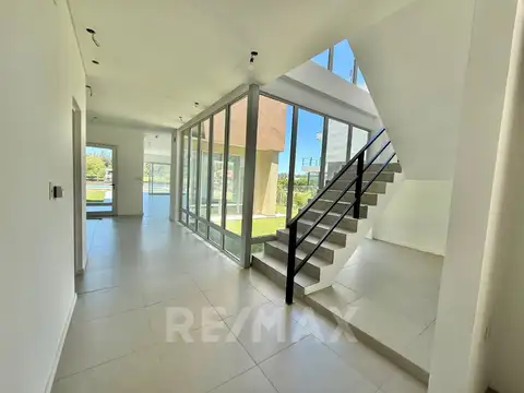 Casa venta B°nautico San Juan al rio Lujan-Tigre