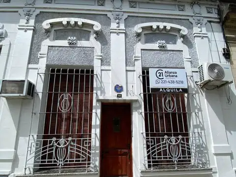 CASA EN VENTA 43 e/ 3 y 4 - DENTRO DEL CASCO -