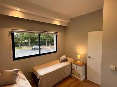 Casa en alquiler anual -Playa Mansa