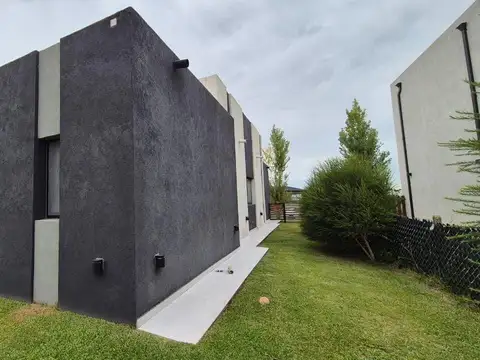 Casa en Alquiler en El Naudir, USD 1.850