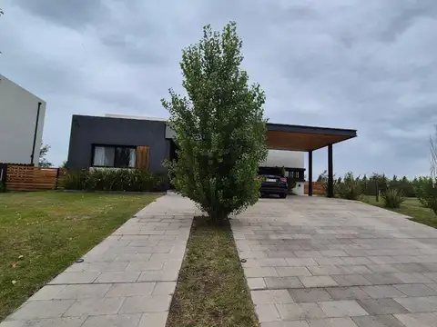 Casa en Alquiler de 3 dormitorios