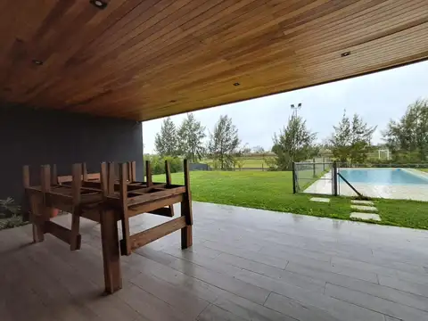 Casa en Alquiler en El Naudir, USD 1.850