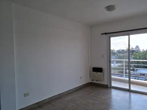 Bertolini 700, Piso 2