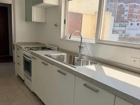 Cespedes 2300, Piso 8