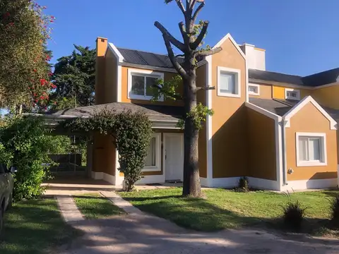 Casa  - Jardines de Escobar