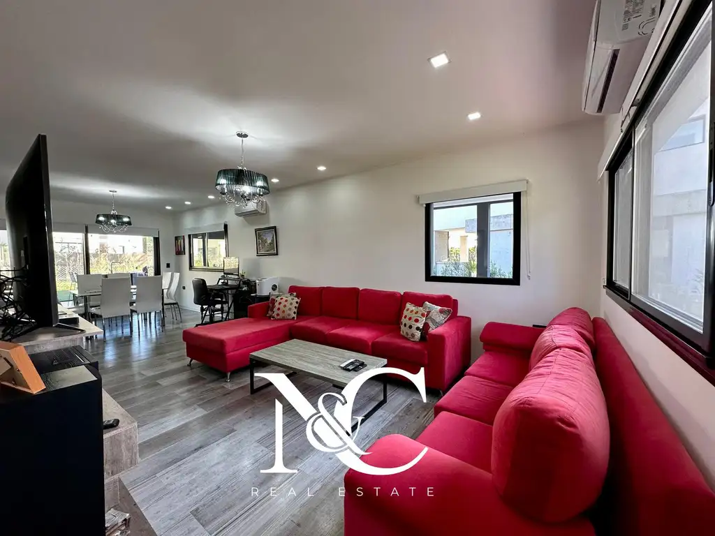 Casa - 157  m² Cubierta | 3 dormitorios | 1 año | 2 baños | 4 ambientes | 2 cocheras