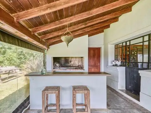 Casa en Venta con 2 cocheras